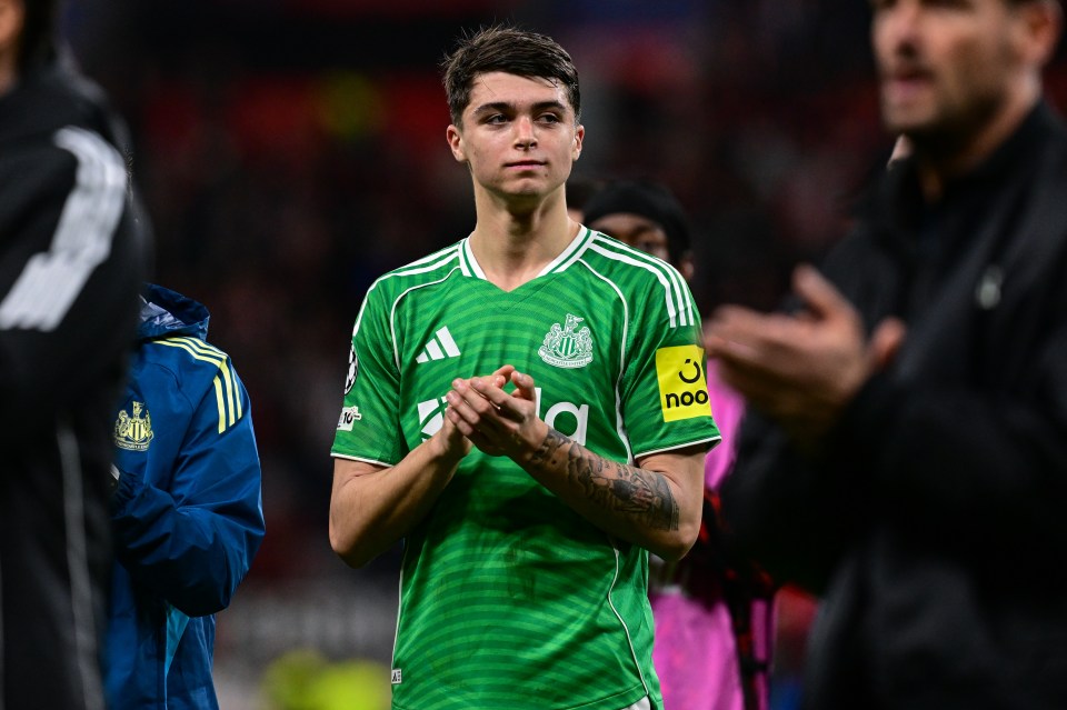 Lewis Miley of Newcastle United claps the fans.