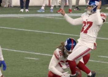 Giants Kicker's Bizarre Field Goal Blunder Leads to Confusion