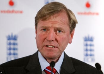 Former England batsman Hugh Morris has died aged 62 following a battle with bowel cancer