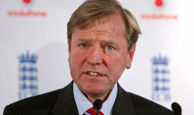 Former England batsman Hugh Morris has died aged 62 following a battle with bowel cancer