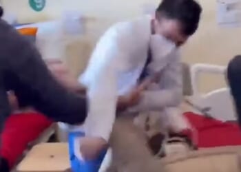 A doctor at Indira Ghandi Medical College in Shimla (IGMC), northern India, was accused of physically assaulting the patient during the altercation on Monday