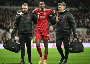 Liverpool striker Alexander Isak has undergone surgery to repair a fracture to his left leg