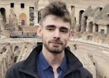 Man, 23, stabbed to death in alleyway next to pub pictured