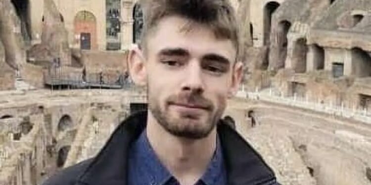 Man, 23, stabbed to death in alleyway next to pub pictured