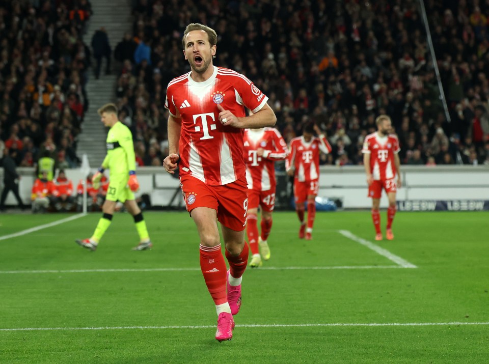 Harry Kane celebrating his goal during a Bundesliga match between VfB Stuttgart and FC Bayern München.