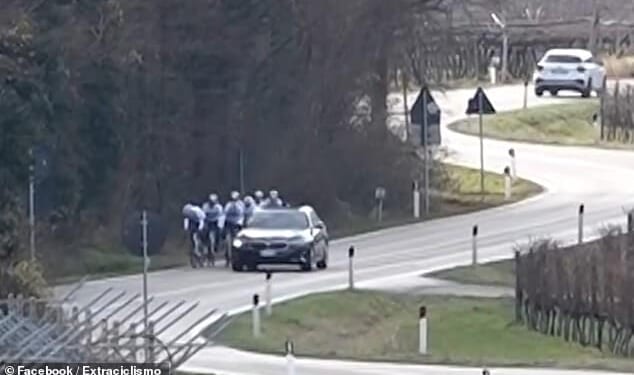 Ab 25-year-old driver fired two shots at the group of cyclists who had been taking part in a pre-Christmas training camp in Verona on Saturday