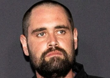 Nick Reiner 'slit mom & dad's throats in their bed'