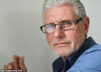 Former England cricketer Robin Smith has sadly passed away at the age of 62