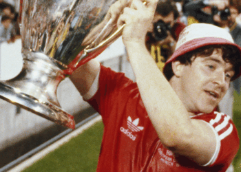 Scotland legend John Robertson dies as tributes pour in for Nottingham Forest hero who became Celtic coach with O'Neill