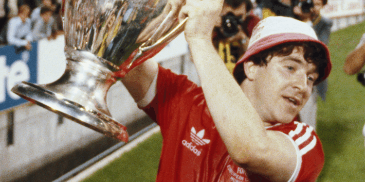 Scotland legend John Robertson dies as tributes pour in for Nottingham Forest hero who became Celtic coach with O'Neill