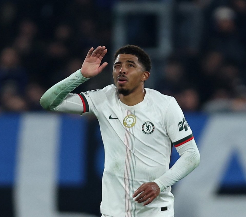 Atalanta BC player (left) and Chelsea FC player (right) on the field during the UEFA Champions League 2025/26 League Phase MD6.