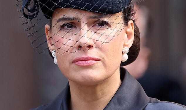 Sophie Winkleman has admitted that she gave in to allowing her 12-year-old a mobile phone, after campaigning to ban screens in schools and a smartphone ban for under-16s (seen in September)