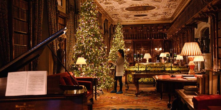 The Lonely Joys of Christmas Cards