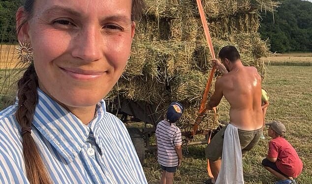 Alexandra Stamate and her Uber driver husband Florin moved to Britain in search of a better life - but after a period living in Bristol, they have joined the thousands of Romanians returning home