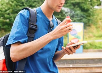 With the surge of holidaymakers heading away on their festive breaks, one expert has warned against making a common vaping mistake