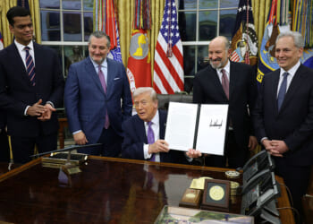 Trump Signs Order to Create National AI Policy