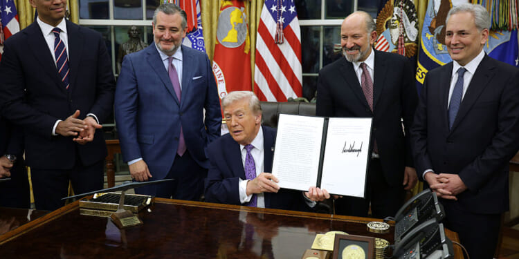 Trump Signs Order to Create National AI Policy