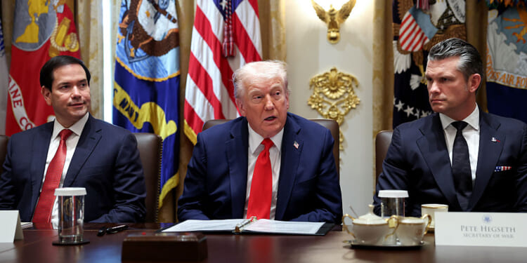 Trump to Meet With Cabinet Members Monday to Talk 'Next Steps' on Venezuela