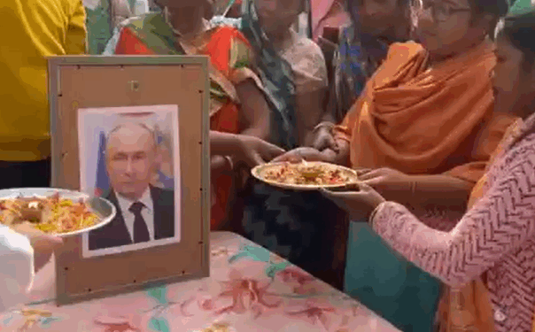 Watch as Putin is hailed like a GOD in India before state visit