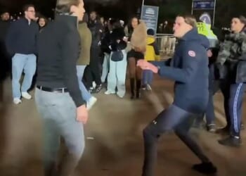 The shocking footage showed the two men squaring up to one another before chaos broke out. Credit: X @CrimeLdn