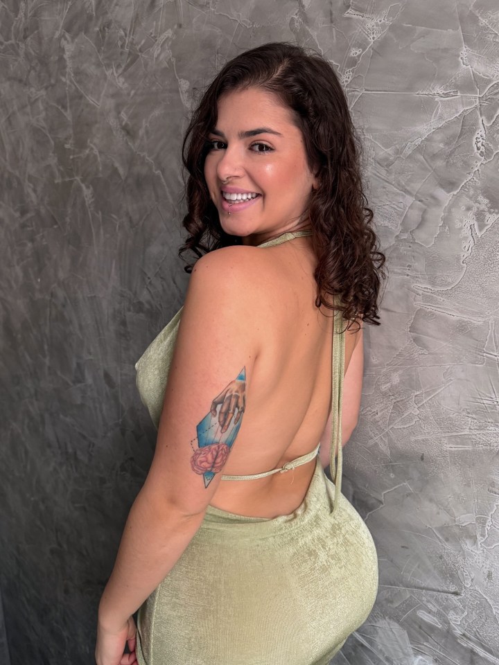 Kerolay Chaves posing.