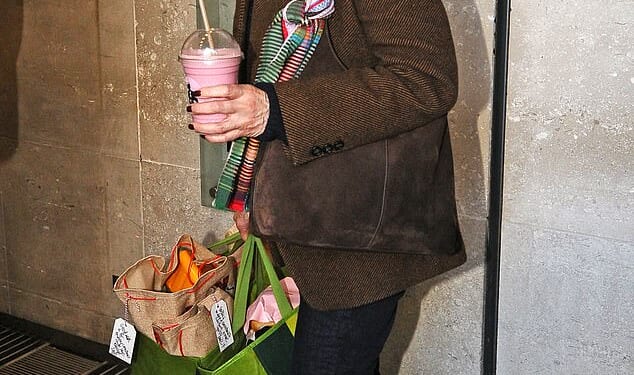 Zoe Ball thanked her listeners as she bid farewell to Radio 2 during her final show on Saturday