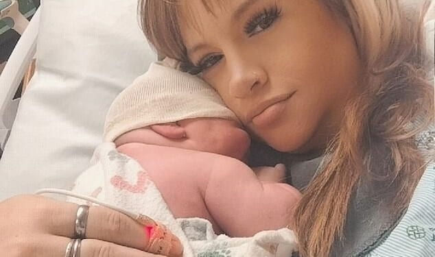 Markie Smith with her 13lb newborn, son Canyon