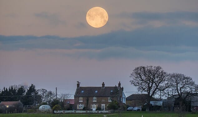 In North Yorkshire a pretty snap of the supermoon showed it rising over a farmhouse in the village of Stokesley