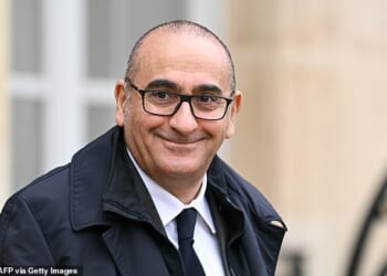 French interior minister, Laurent Nunez, has threatened to arrest British nationals who try to stop migrant crossings