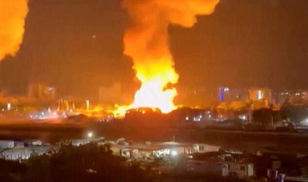 An explosion rocks Caracas in the early hours of Saturday morning during a US military operation which resulted in the capture of Venezuelan President Nicolas Maduro