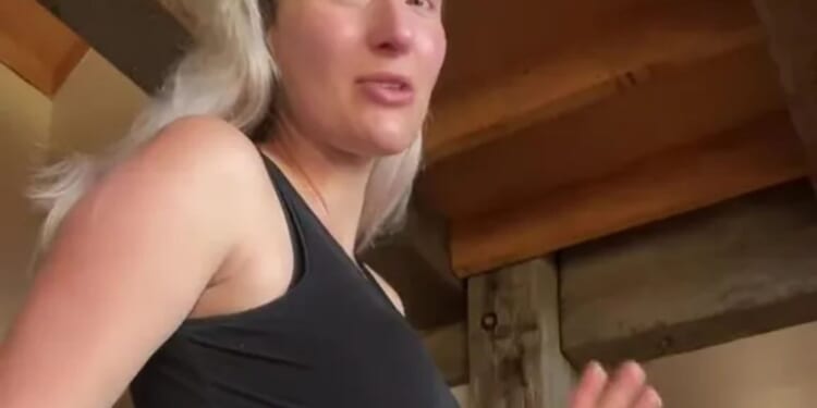 I’m 5 months pregnant with a 'B bump'… I don’t have the ‘perfect sphere’ & my tum’s creased but I’m keen to normalise it