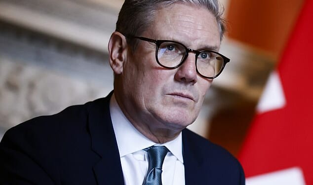 Keir Starmer faced a growing Labour backlash on Monday night after refusing to say whether Donald Trump¿s raid in Venezuela broke international law