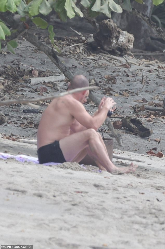 The two later sat on a beach blanket together as they chatted