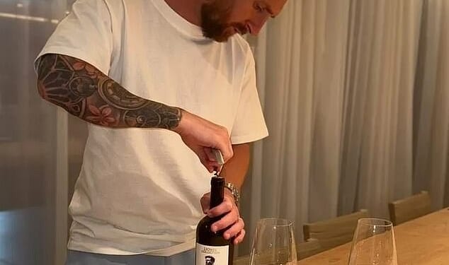 Lionel Messi has revealed that his favourite alcohlic drink is a wine mixed with sprite