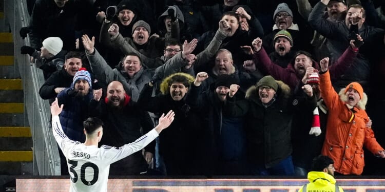 Man Utd fans make feelings clear with chant in Burnley clash as club look for next manager