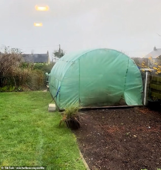 Footage shows Storm Goretti starting to hit Cornwall, which has been issued with a rare red weather warning