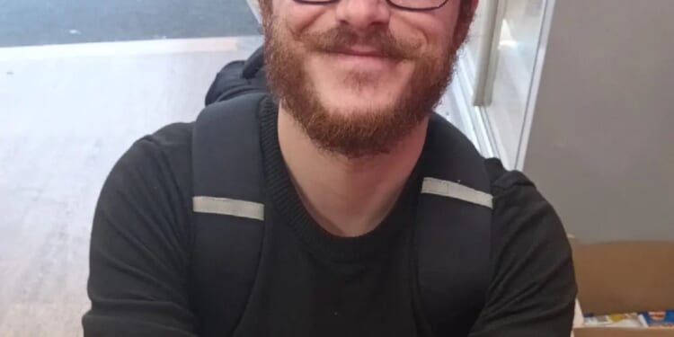 My man proposed with Poundland’s £1 ring IN the shop