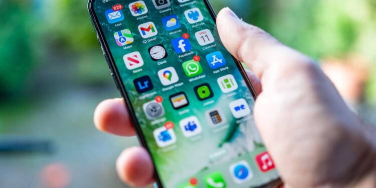 Research reveals worst phone habits Brits want to kick this year