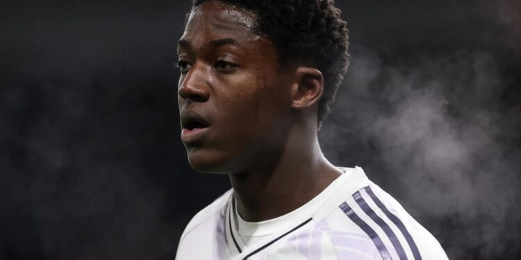 Kobbie Mainoo in 'good place' following Ruben Amorim's exit from Man Utd but Darren Fletcher says he's 'hard to read'