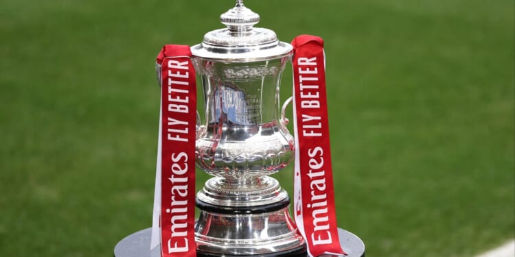 Are there FA Cup replays in the third round and do games go to extra-time & penalties?