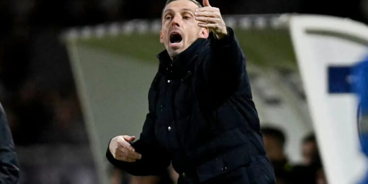 Gary O'Neil immediately shows up Chelsea manager Liam Rosenior in first match in charge of Strasbourg