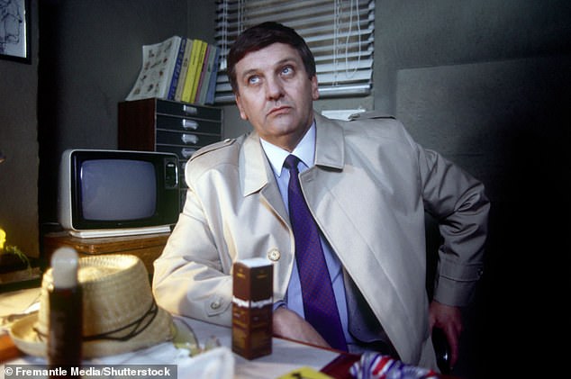 Derek Martin starred as Ronald King in King and Castle