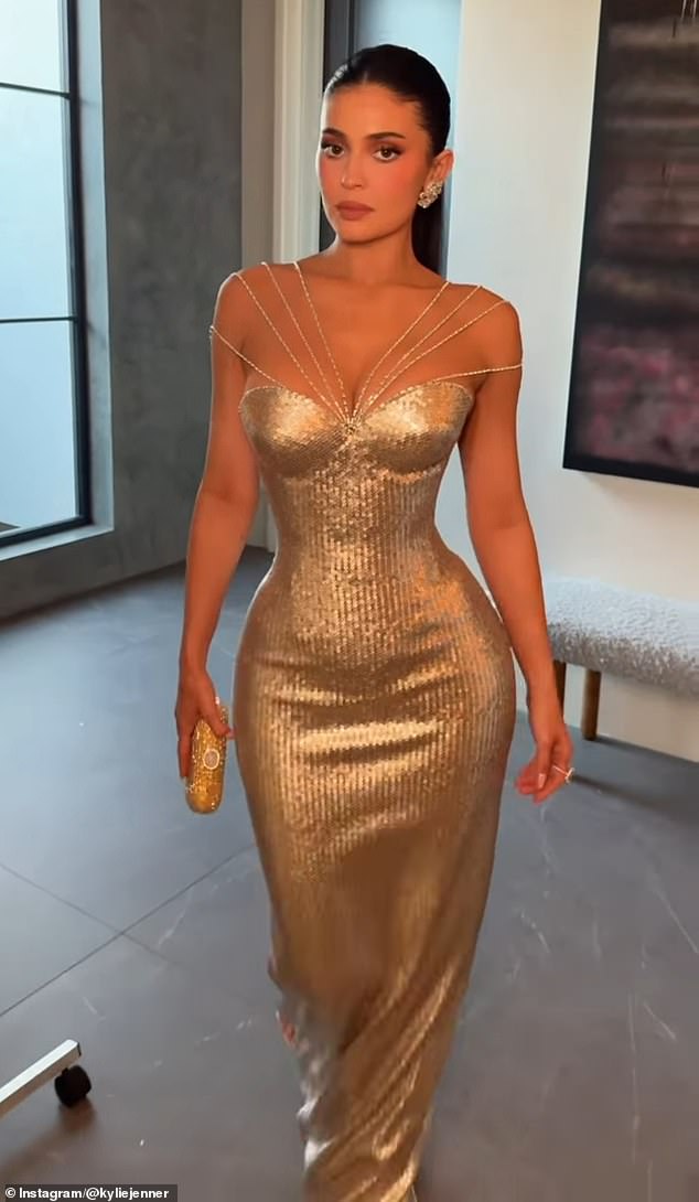 Moments before arriving at the ceremony in Beverly Hills, the Kylie Cosmetics founder, 28, took to her Instagram Story to tease her red carpet look