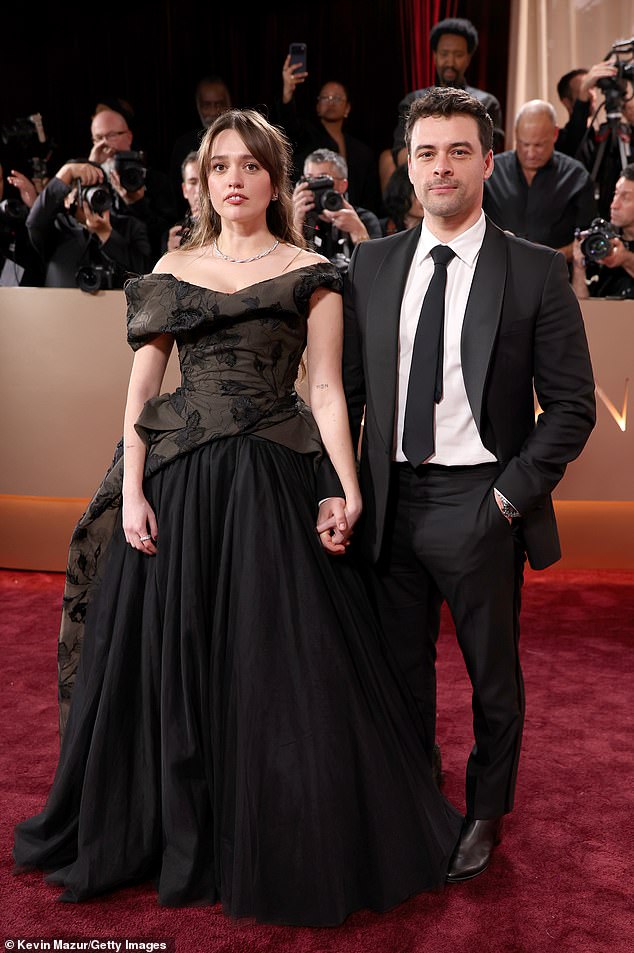 The actress looked sensational as she stepped out on The Beverly Hilton Hotel red carpet wearing an asymmetrical, off-the-shoulder dress