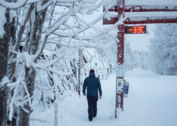 Thousands of tourists stranded in Lapland as flights to UK cancelled over extreme cold