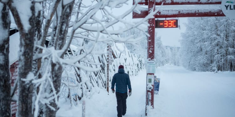Thousands of tourists stranded in Lapland as flights to UK cancelled over extreme cold