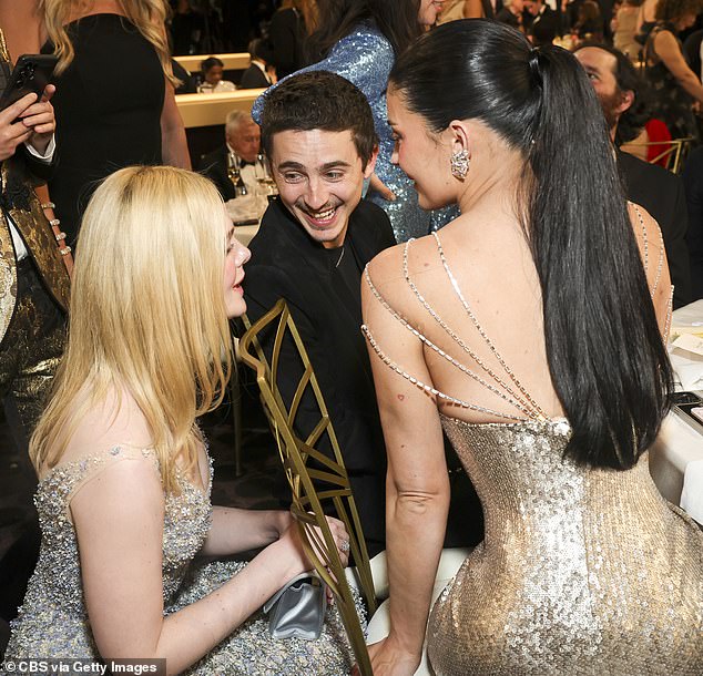 The actress crouched down next to the lovebirds and the trio held a lighthearted conversation with each other