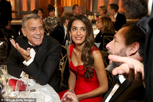 The couple - who tied the knot in 2014 - cozied up at their table and also mingled with other star-studded guests