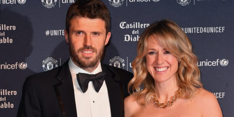 Who is Michael Carrick's wife Lisa Roughead and how many children do couple have?