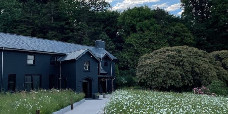 Michelin-starred restaurant charging £468-a-head & hailed by top BBC chef is slapped with one-star hygiene rating